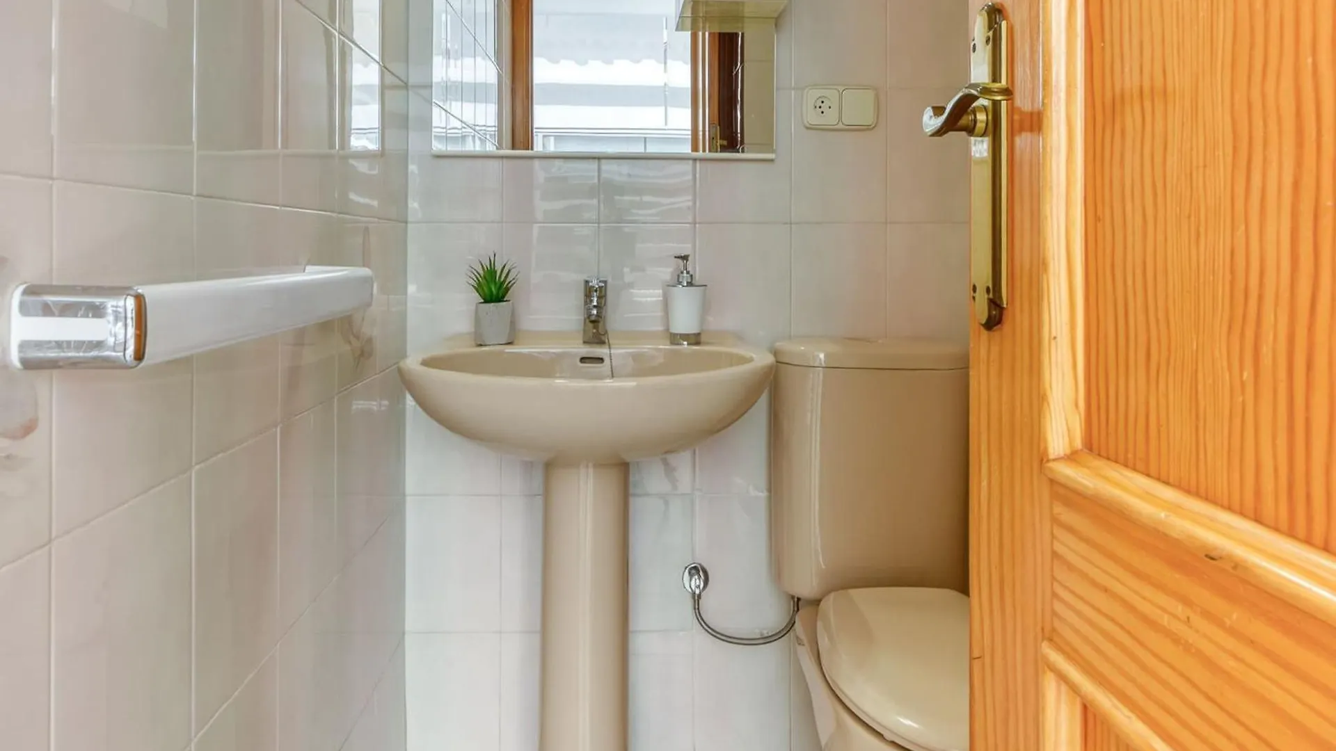 Great Apartment With View Roses 0*,