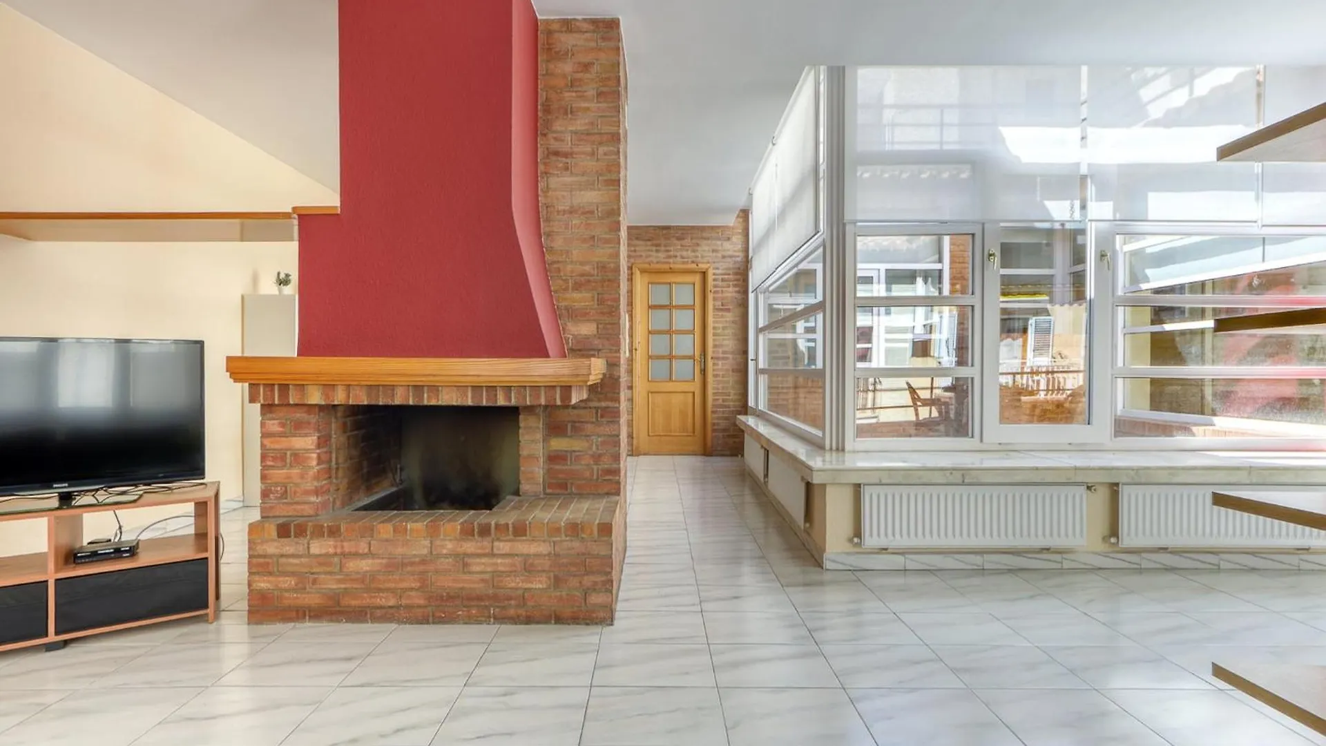 Great Apartment With View Roses