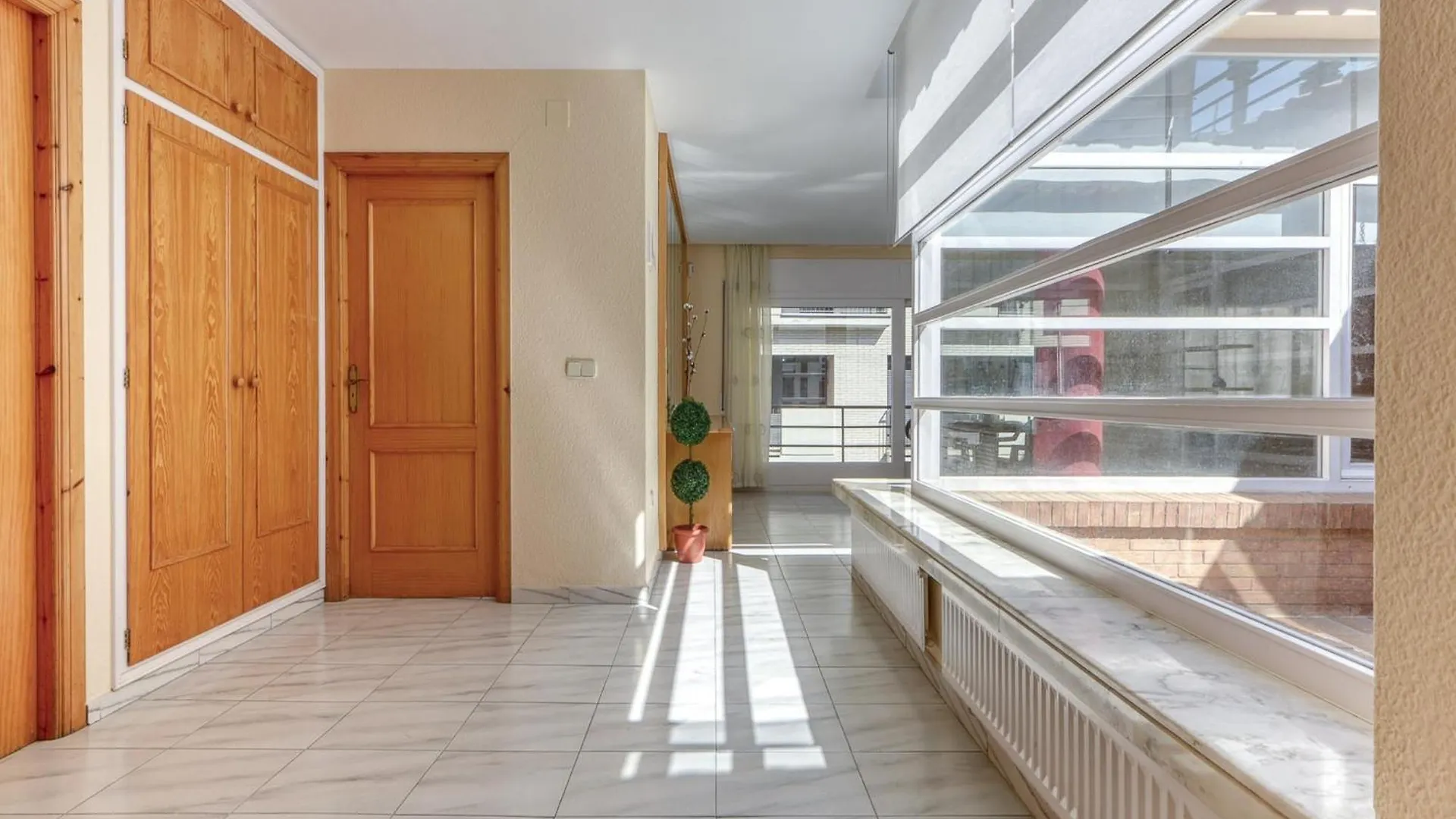 Great Apartment With View Roses