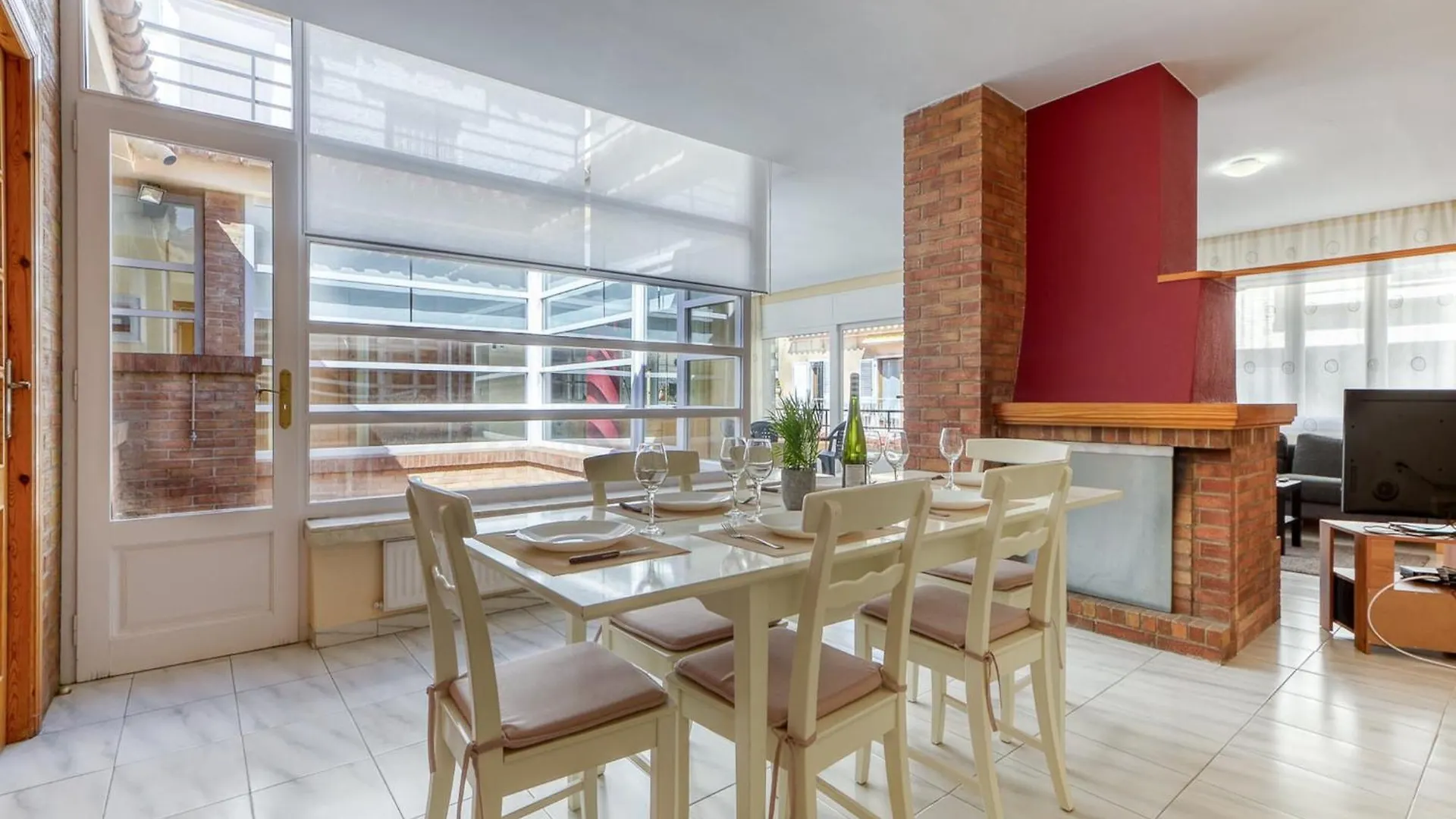 Great Apartment With View Roses 0*,